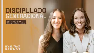 Two women smiling confidently, showcasing the theme "Discipulado Generacional" with a modern design and warm tones.