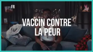 A person sitting on a couch, with text "Vaccin contre la peur" prominently displayed in a cozy, dark setting.