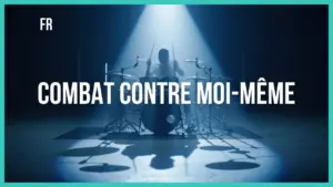 Drummer performing in spotlight with text "COMBAT CONTRE MOI-MÊME" creating a dramatic and vibrant atmosphere.