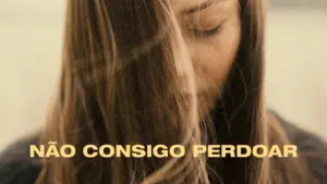 A woman with long hair looking down, conveying deep emotion, with the text "NÃO CONSIGO PERDOAR" in bold above her.