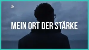 A person standing against a cloudy sky, symbolizing strength and introspection with the text "Mein Ort der Stärke."