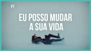 Person lying on the ground with text overlay in Portuguese: "Eu posso mudar a sua vida" against a light background.