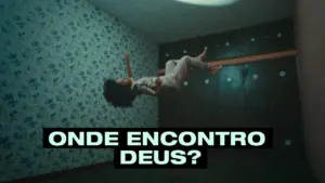 A person gracefully suspended in a surreal, patterned room with the phrase "ONDE ENCONTRO DEUS?" prominently displayed.