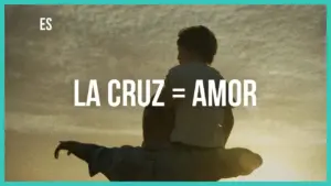 A child rides on an adult's shoulders at sunset, with the text "LA CRUZ = AMOR" prominently displayed.