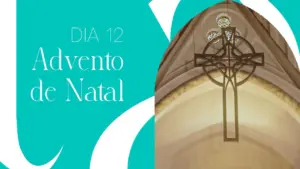 Image of a church interior featuring a prominent cross, with festive Advent decorations and the text "Dia 12 Advento de Natal."