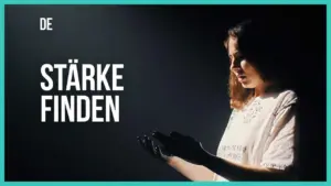 Woman in a dimly lit space looking at her hands, accompanied by bold text "Stärke Finden" to emphasize empowerment.