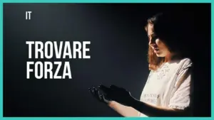 A woman in a white shirt holds her hands up, illuminated against a dark background with bold text "Trovare Forza."