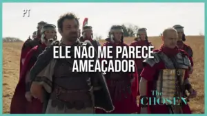 Men in Roman attire stand in a field, with a bold caption overlay from "The Chosen" series in Portuguese.