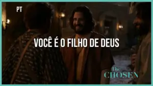 Scene from "The Chosen" featuring a man speaking, with "Você é o filho de Deus" text overlay in a warm, dimly lit setting.