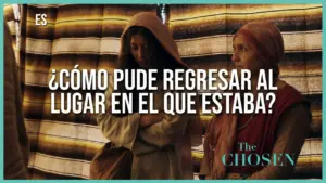 Two women in traditional attire appear deep in thought, with warm, textured fabrics in the background. Text reads: "¿Cómo pude regresar al lugar en el que estaba?"