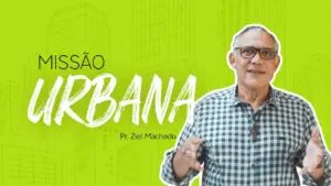 Man in checked shirt presenting "Missão Urbana" with a vibrant green background and city skyline illustration.