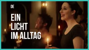 Two people smiling and holding candles in a dimly lit room, conveying warmth and hope, with the text "Ein Licht im Alltag."